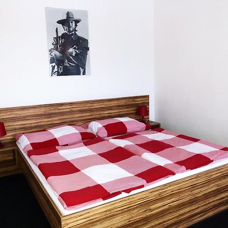 Penzion Dmz Ostrava Luaran gambar